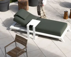 Meuble House Chaise longue ultra confort en tissu vert kaki et structure aluminium blanche