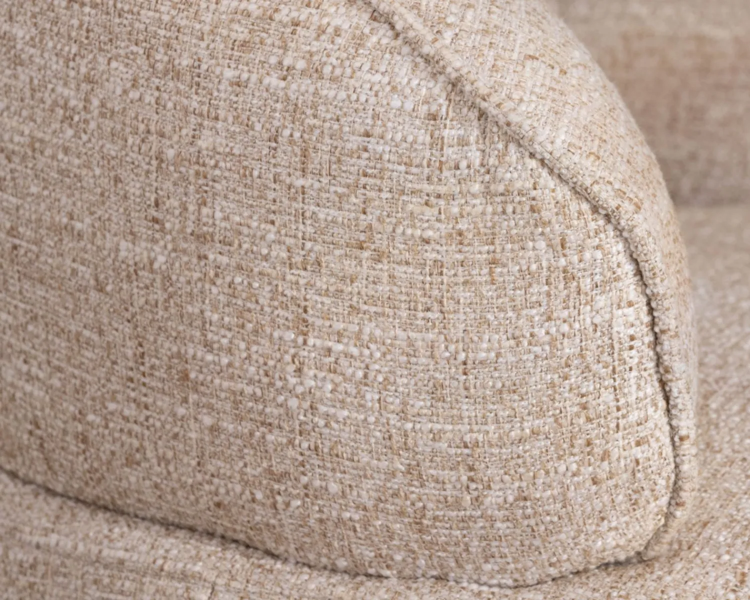 Meuble House Chauffeuse effet boule avec surpiqures en tissu bouclette beige tramé "Sweet Culture" esprit cocoon New