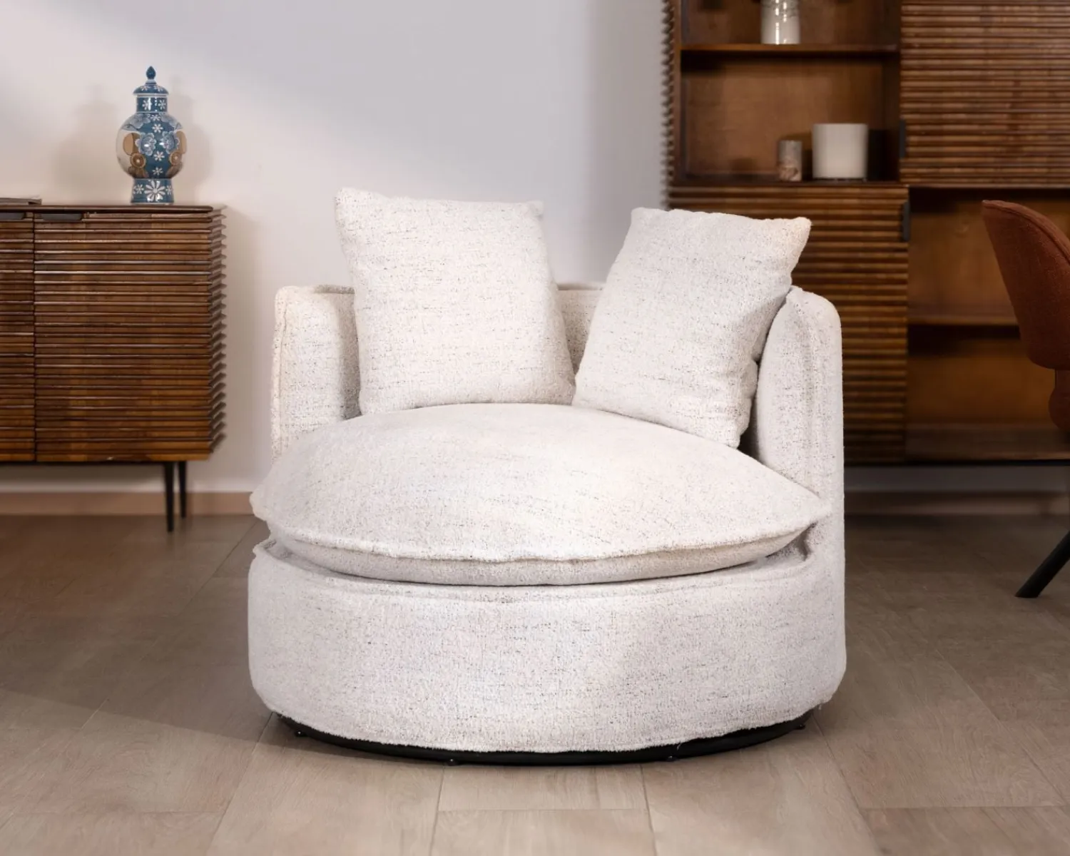 Meuble House Chauffeuse ronde pivotante 360° "CosyPop" en tissu bouclette blanc chiné Outlet