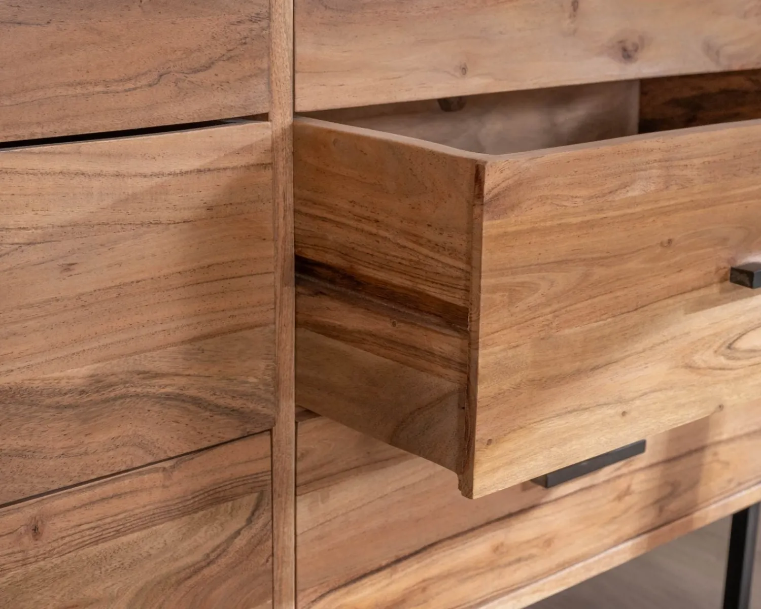 Meuble House Commode 6 tiroirs "Conoa" acacia et pieds métal noir Best