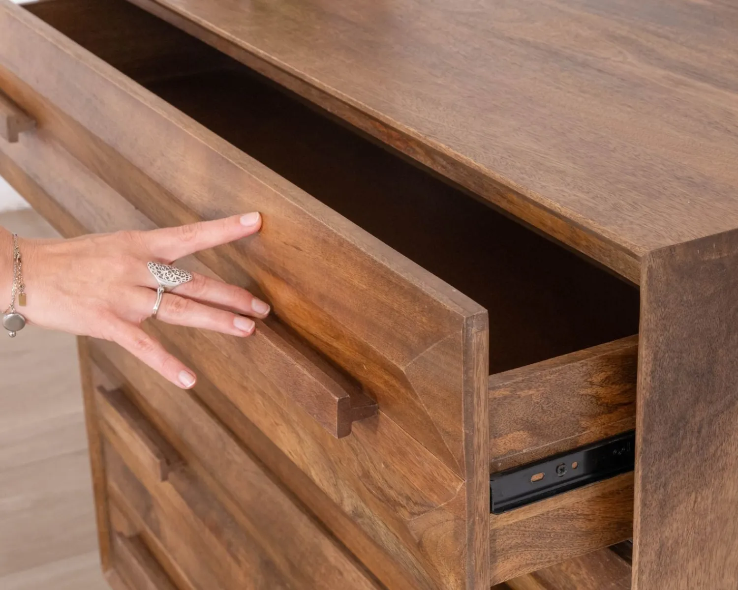 Meuble House Commode 4 tiroirs grande largeur "Presto" en manguier style rétro Discount