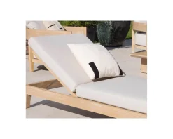 Meuble House Coussin carré design en coton brodé blanc et noir