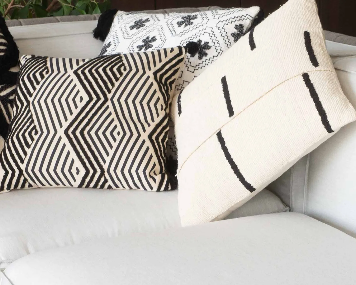 Meuble House Coussin de canapé blanc cassé et noir "Kavon" motif graphique Clearance
