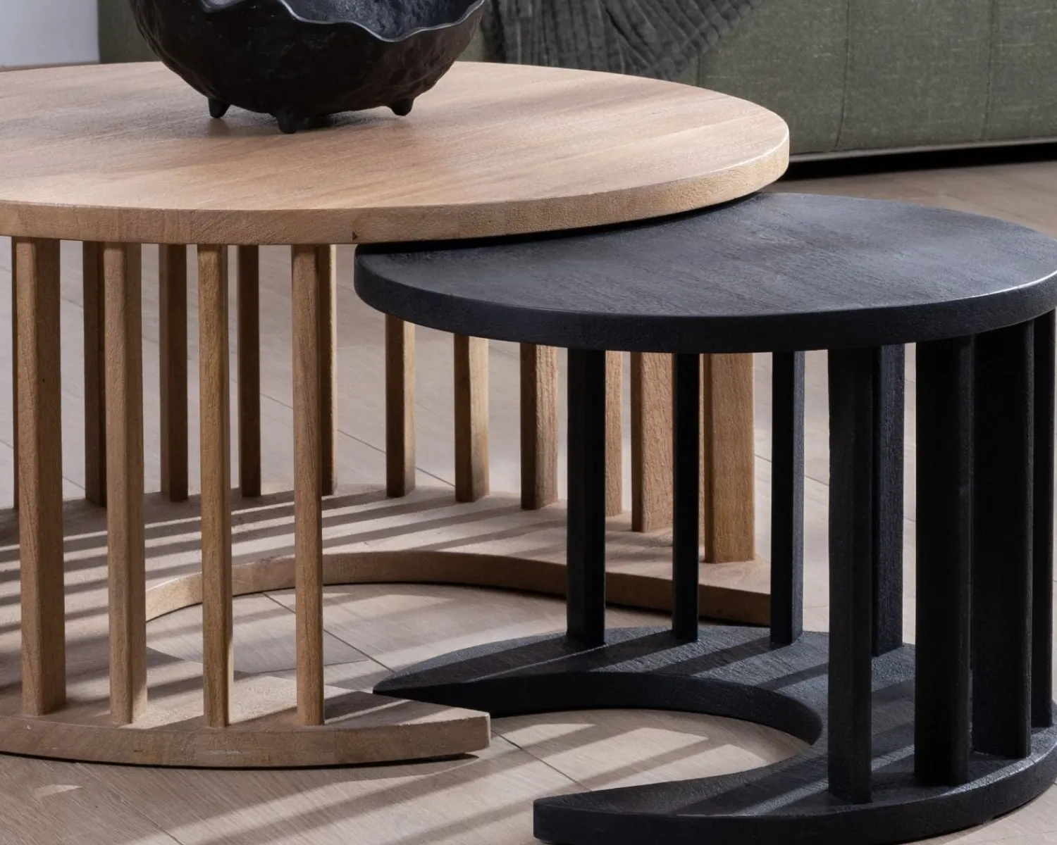 Meuble House Duo de tables basses rondes en manguier sablé marron et noir "Koneks" Hot