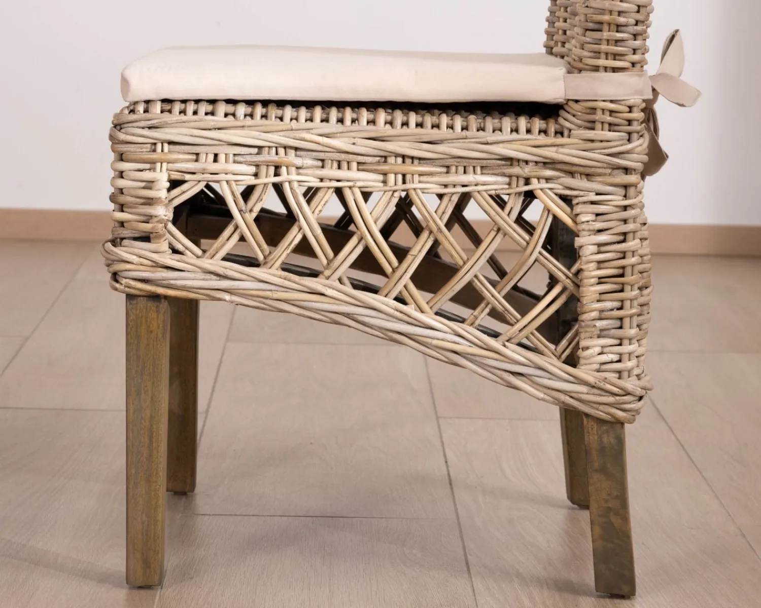 Meuble House Elégante chaise de repas en rotin tressé avec galette d'assise en tissu "Noho" Online