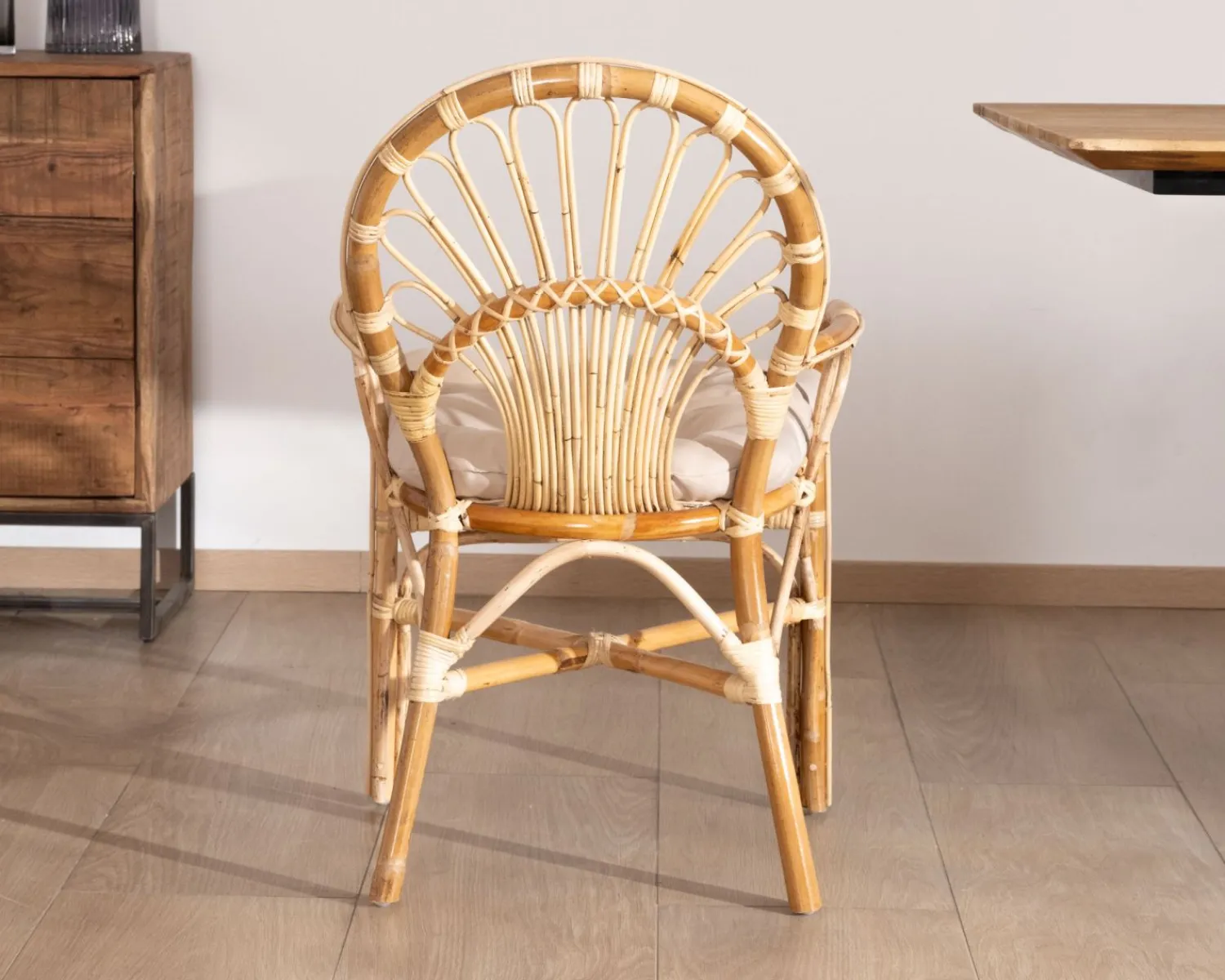 Meuble House Elégant fauteuil de jardin en rotin avec assise rembourrée "Noho"