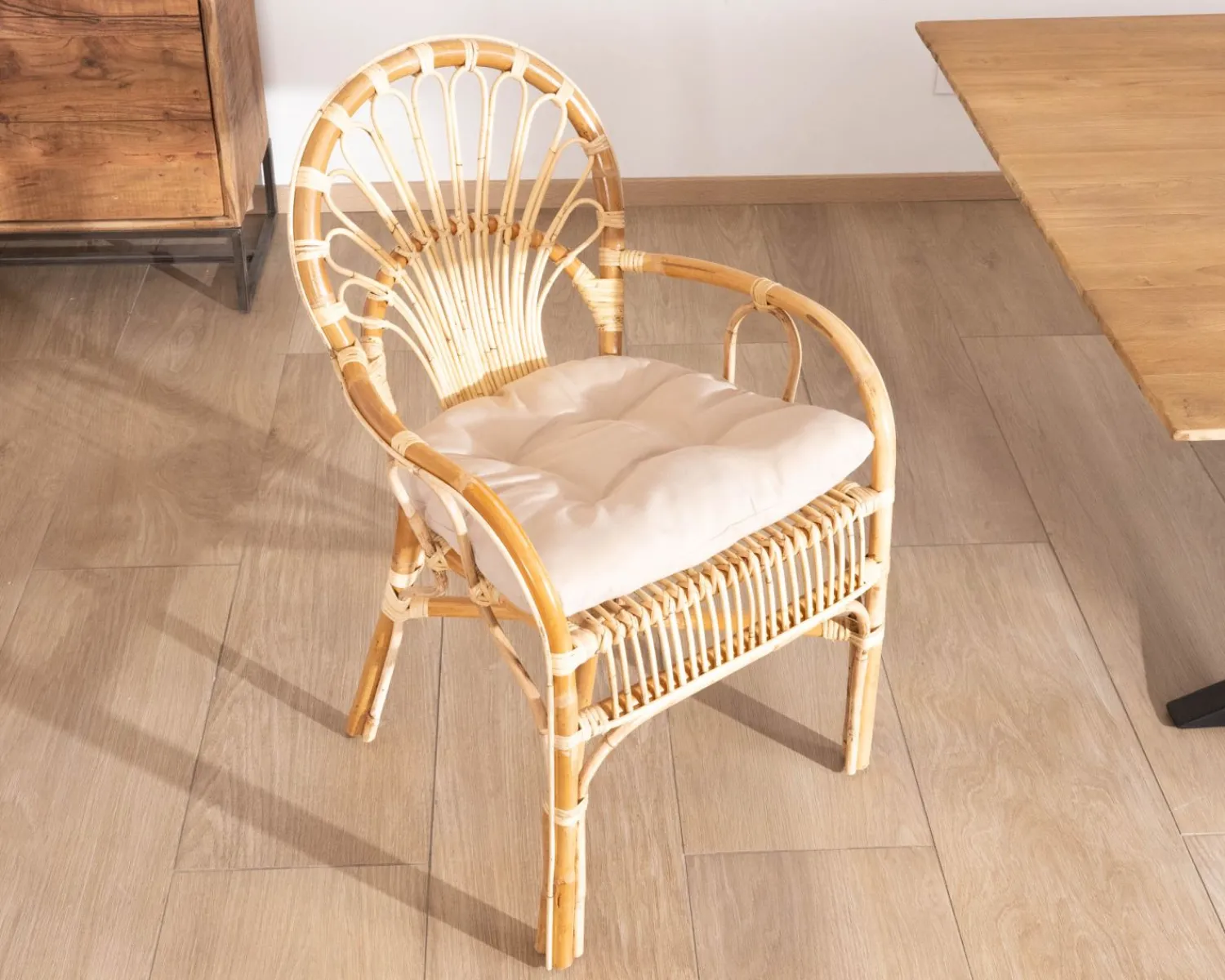 Meuble House Elégant fauteuil de jardin en rotin avec assise rembourrée "Noho"