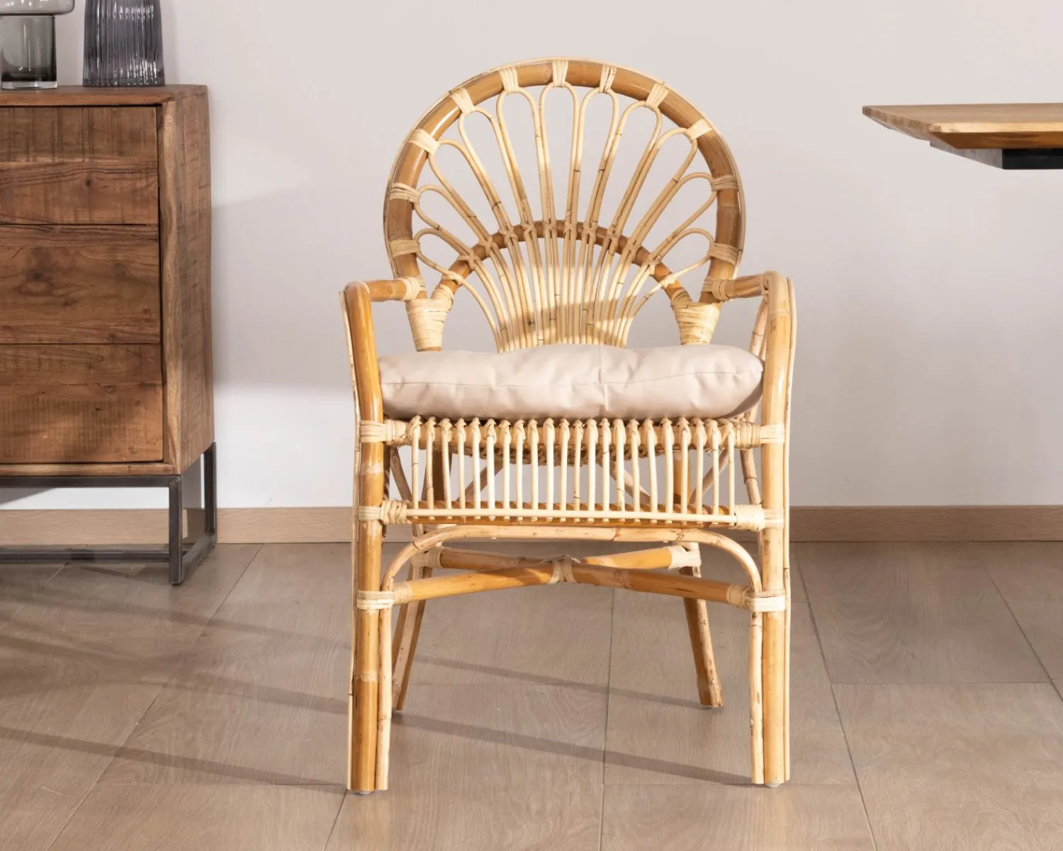 Meuble House Elégant fauteuil de jardin en rotin avec assise rembourrée "Noho"