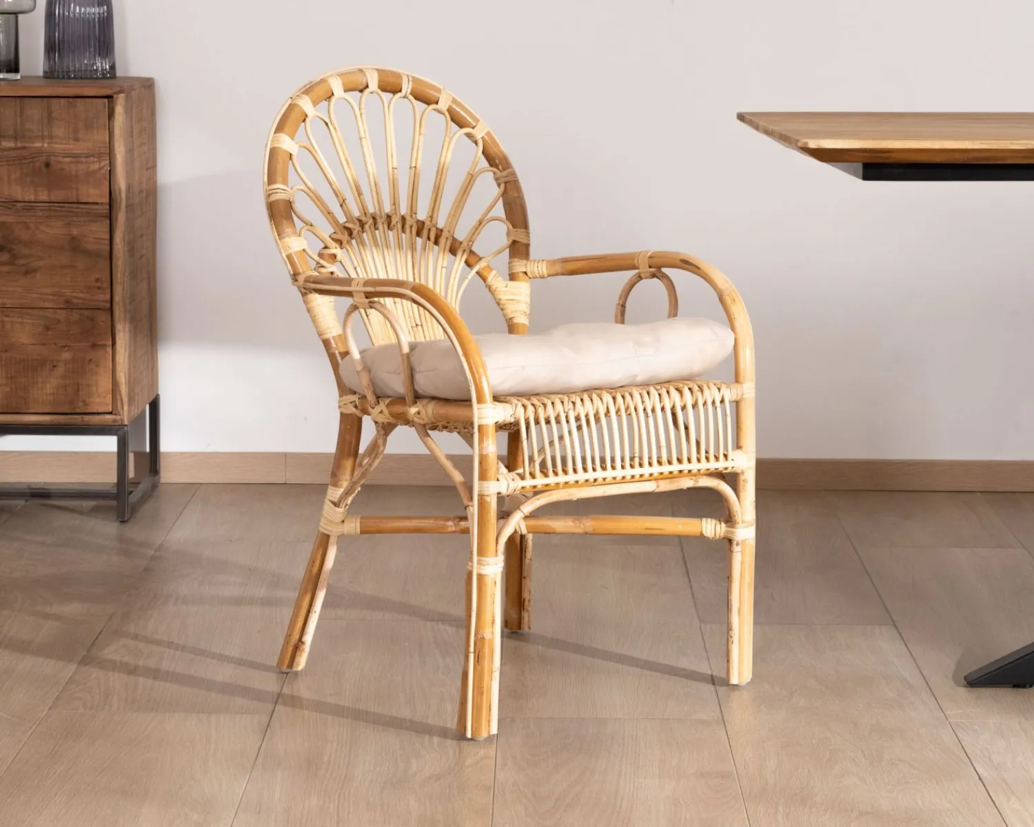 Meuble House Elégant fauteuil de jardin en rotin avec assise rembourrée "Noho"