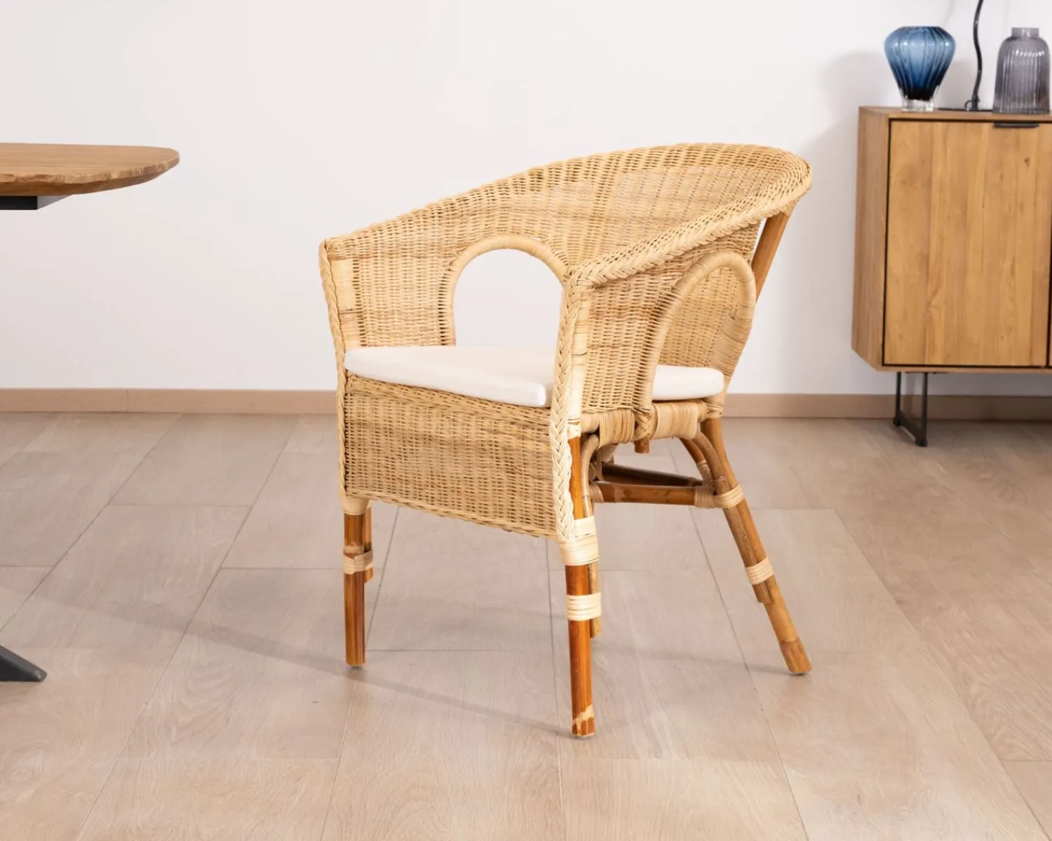 Meuble House Elégant petit fauteuil en rotin tressé avec assise tissu "Noho" New