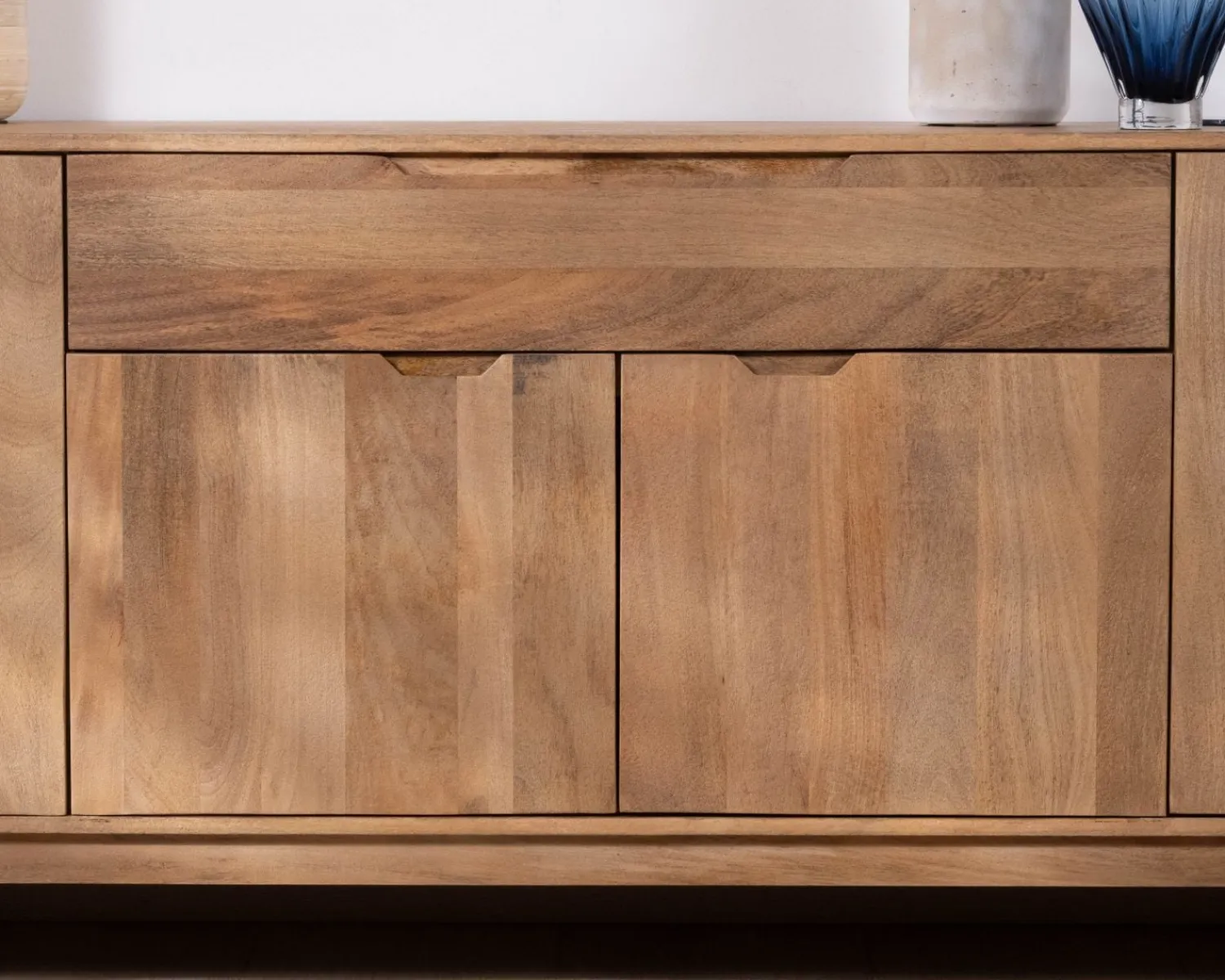 Meuble House Enfilade 4 portes 200 cm en manguier teinte noyer clair "Elyka" style scandinave Best