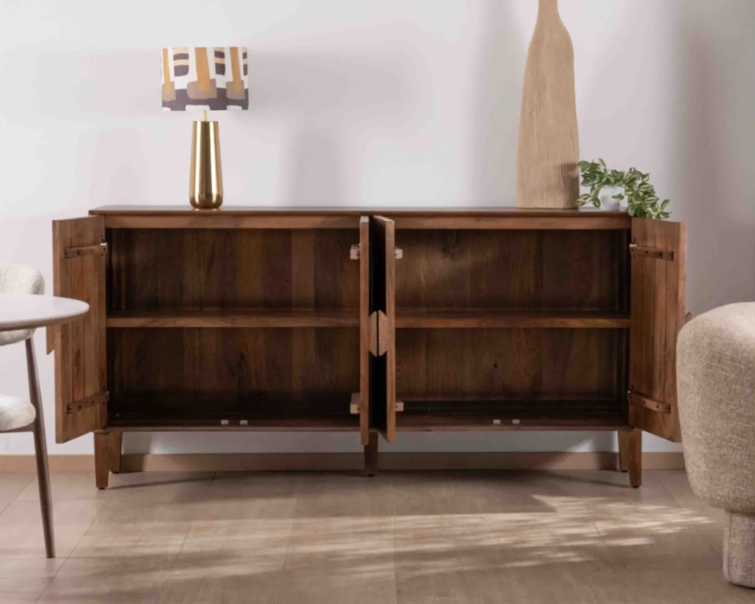 Meuble House Enfilade rétro 4 portes en manguier massif foncé 180 cm "Kaldo" style mid-century New