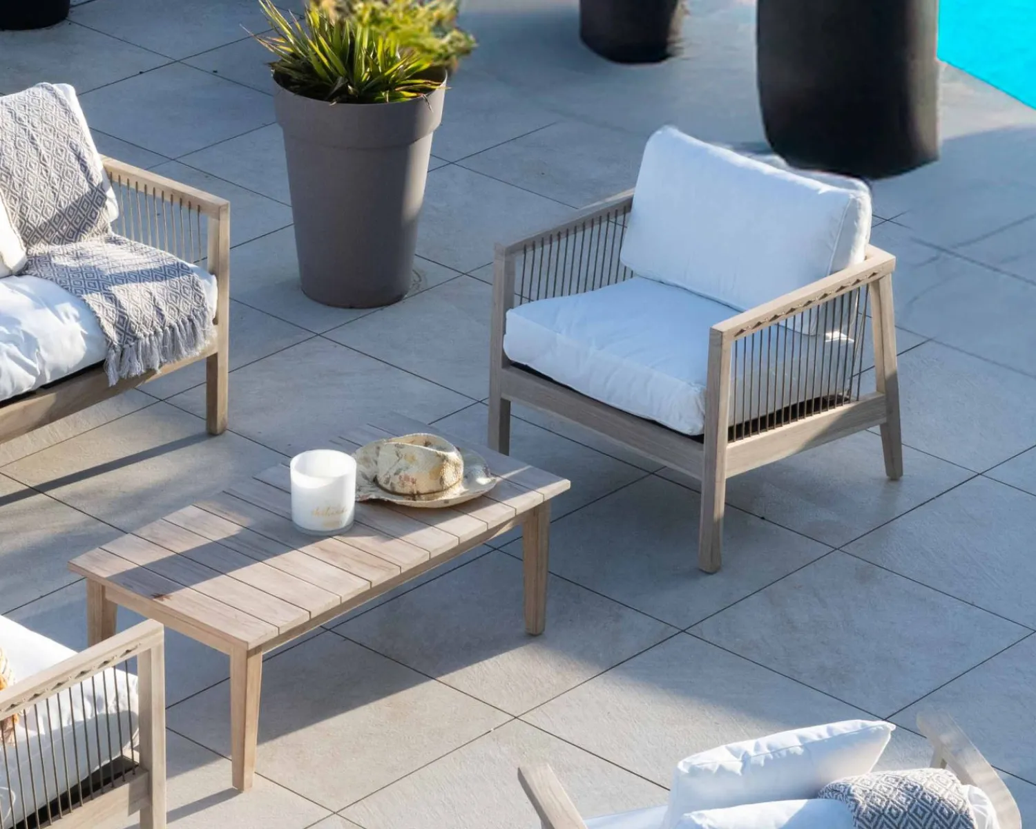 Meuble House Ensemble canapé et fauteuils matelassés en teck et corde "Rafita" Sale
