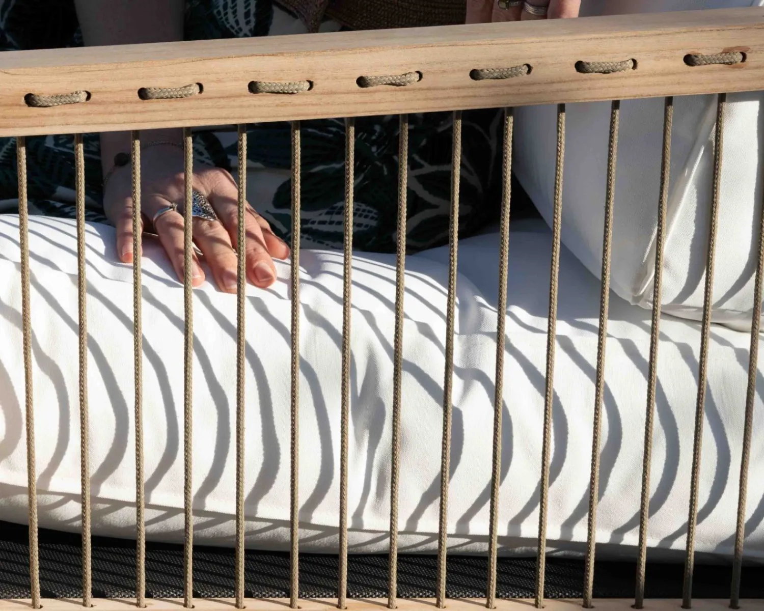 Meuble House Ensemble canapé et fauteuils matelassés en teck et corde "Rafita" Sale