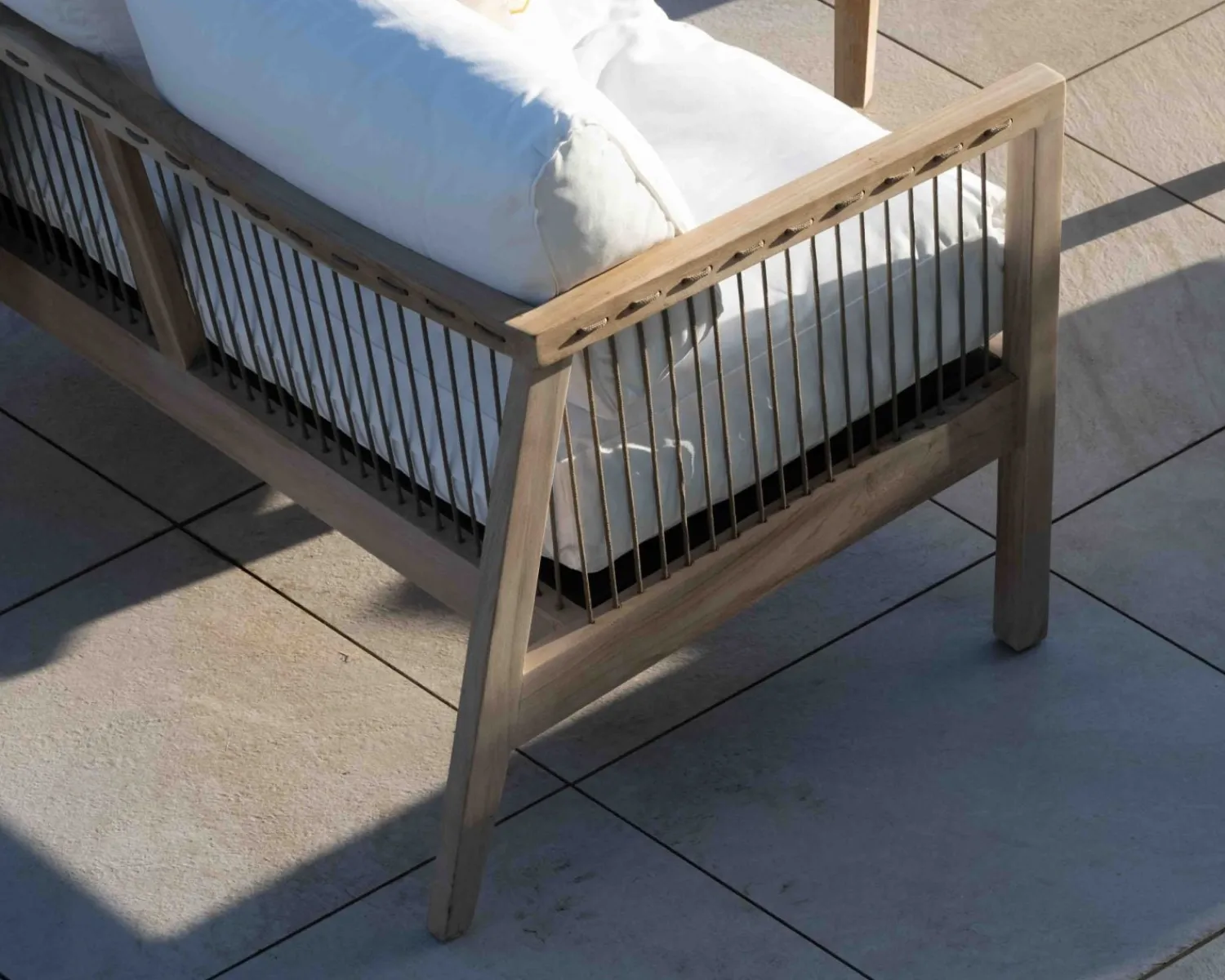 Meuble House Ensemble canapé et fauteuils matelassés en teck et corde "Rafita" Sale