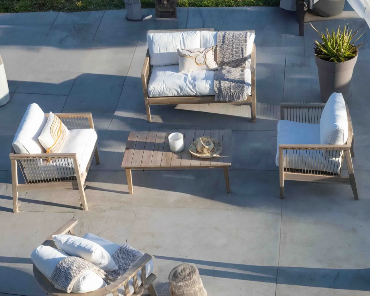 Meuble House Ensemble canapé et fauteuils matelassés en teck et corde "Rafita" Sale