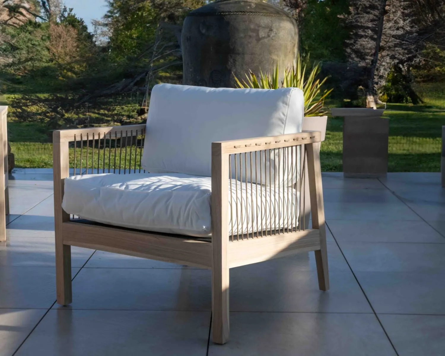 Meuble House Ensemble canapé et fauteuils matelassés en teck et corde "Rafita" Sale