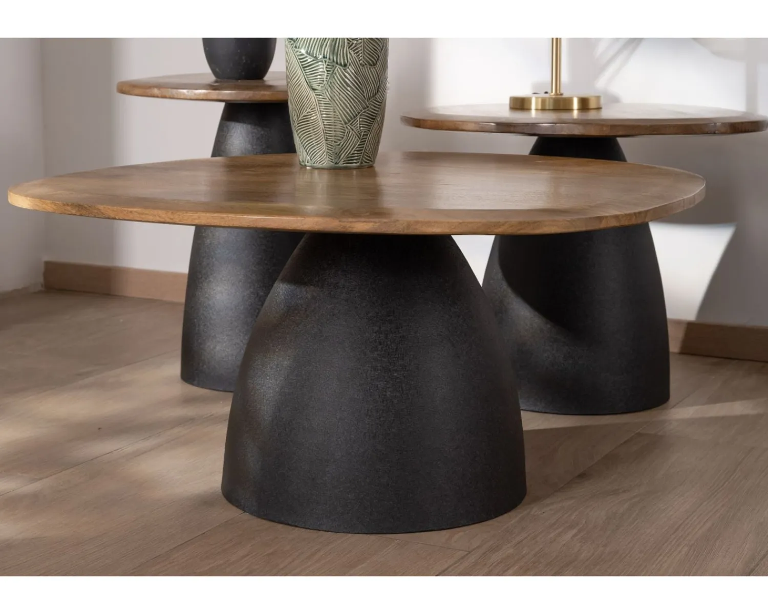 Meuble House Ensemble de 3 tables basses en bois et métal formes galets naturels "Daun" Sale