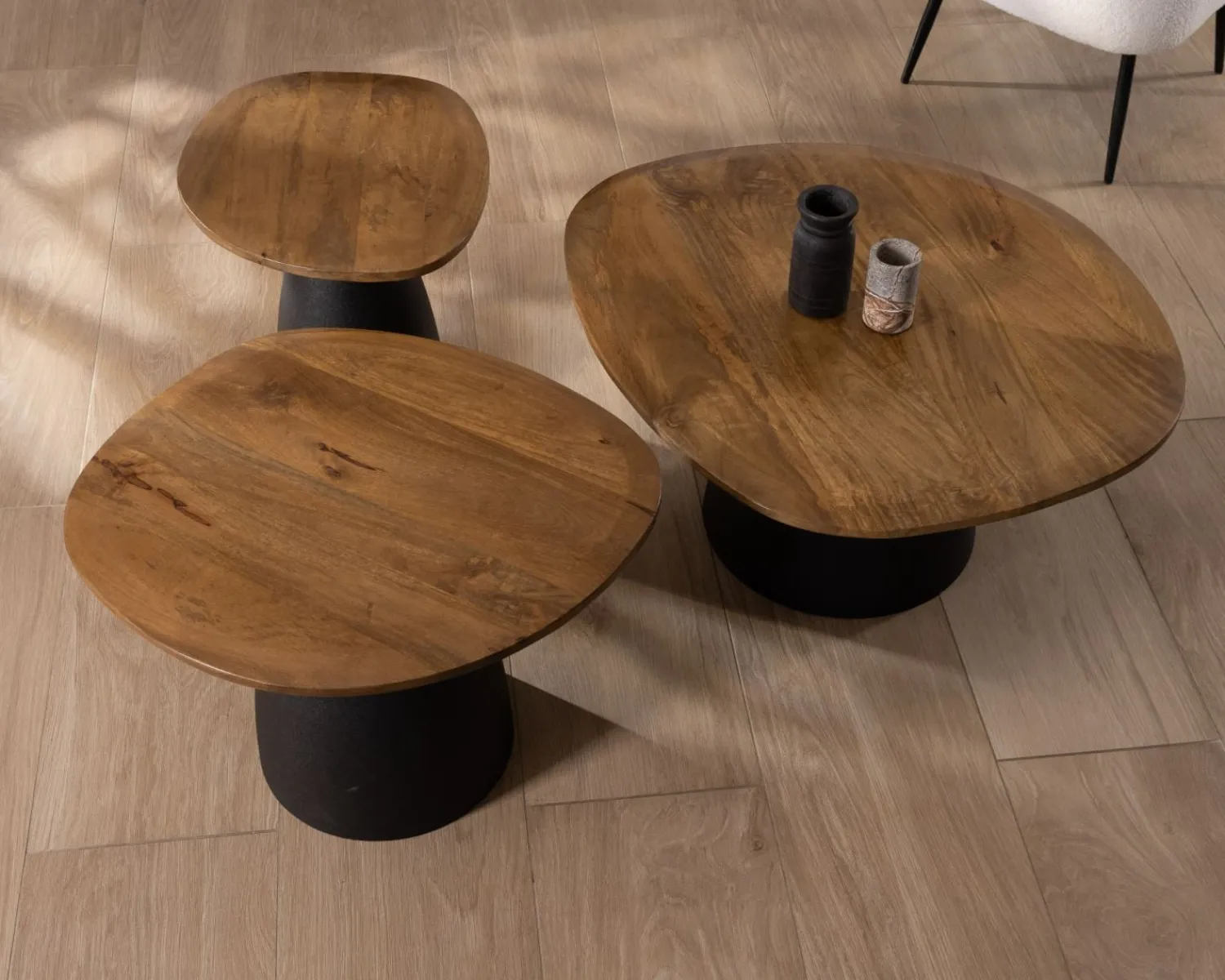 Meuble House Ensemble de 3 tables basses en bois et métal formes galets naturels "Daun" Sale