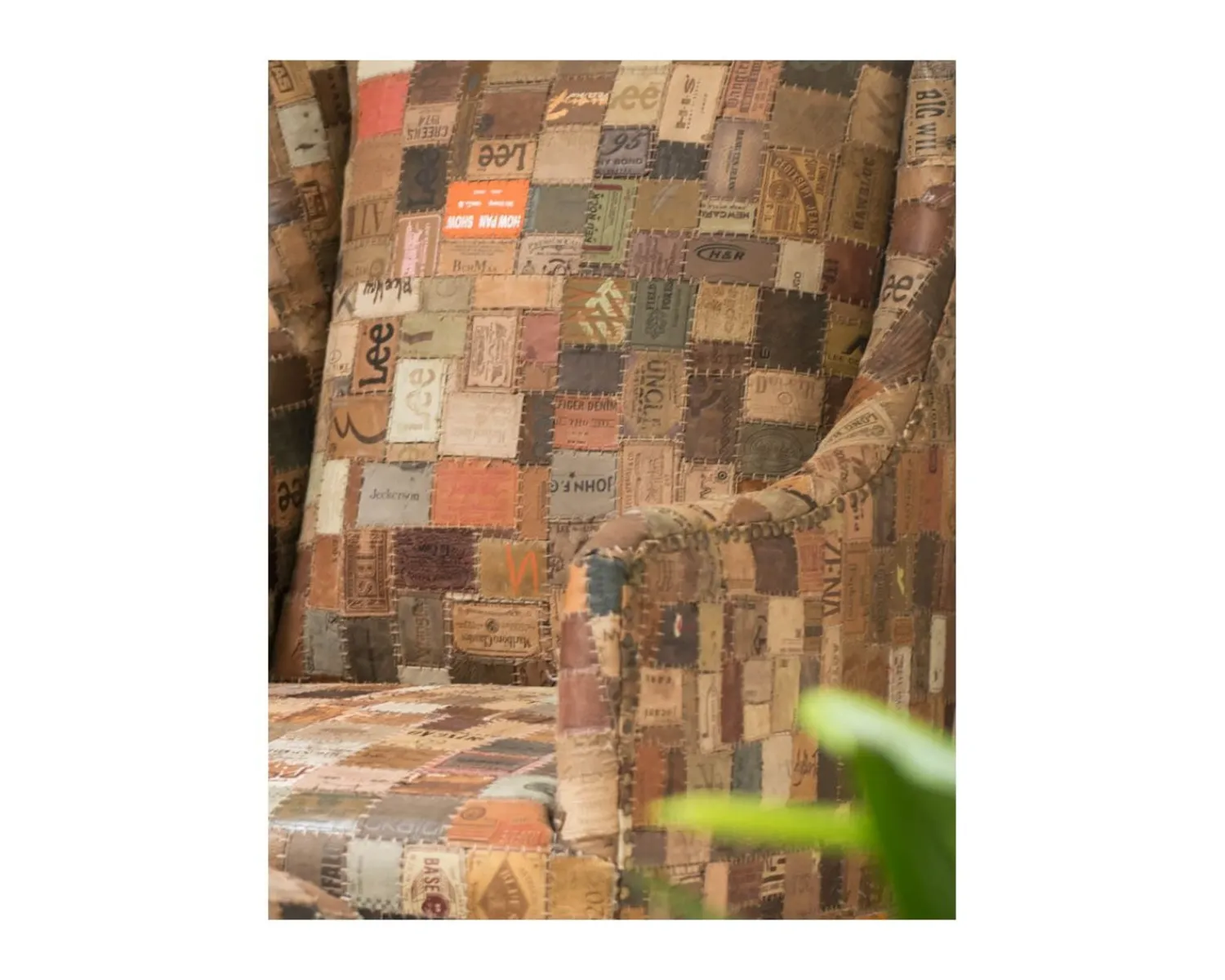 Meuble House Fauteuil bergère 100% unique tissu recyclé et bois "Pop Vintage" Hot