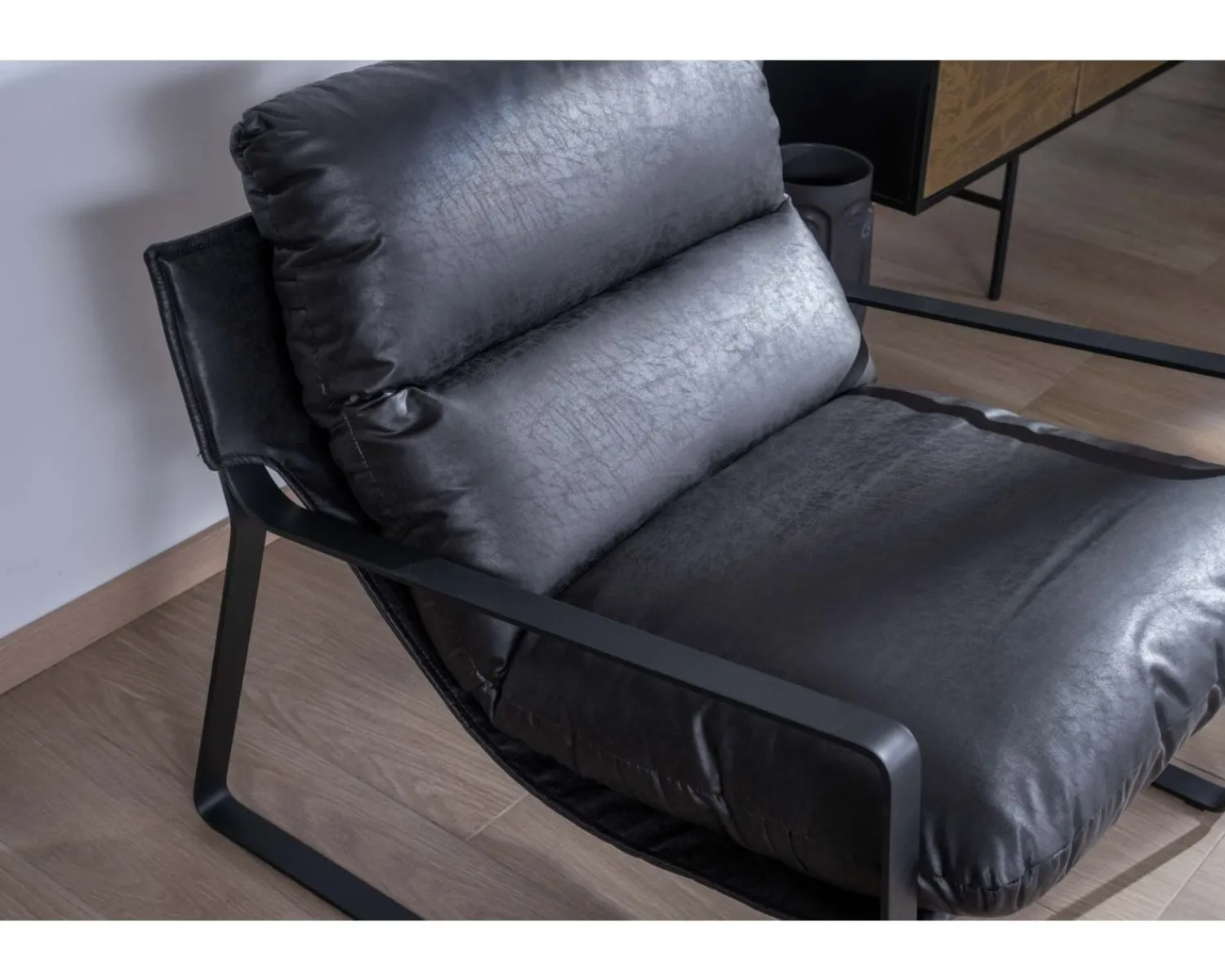 Meuble House Fauteuil club revisité tissu anthracite et métal noir "Torsten" Outlet