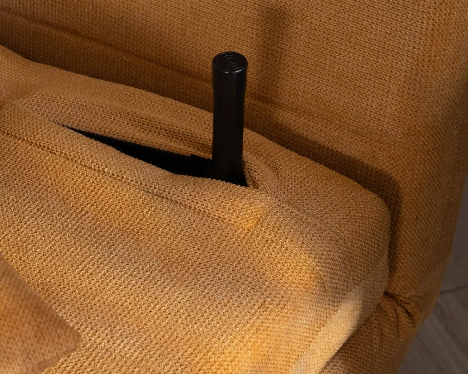 Meuble House Fauteuil cosy convertible "Folda" en tissu jaune moutarde