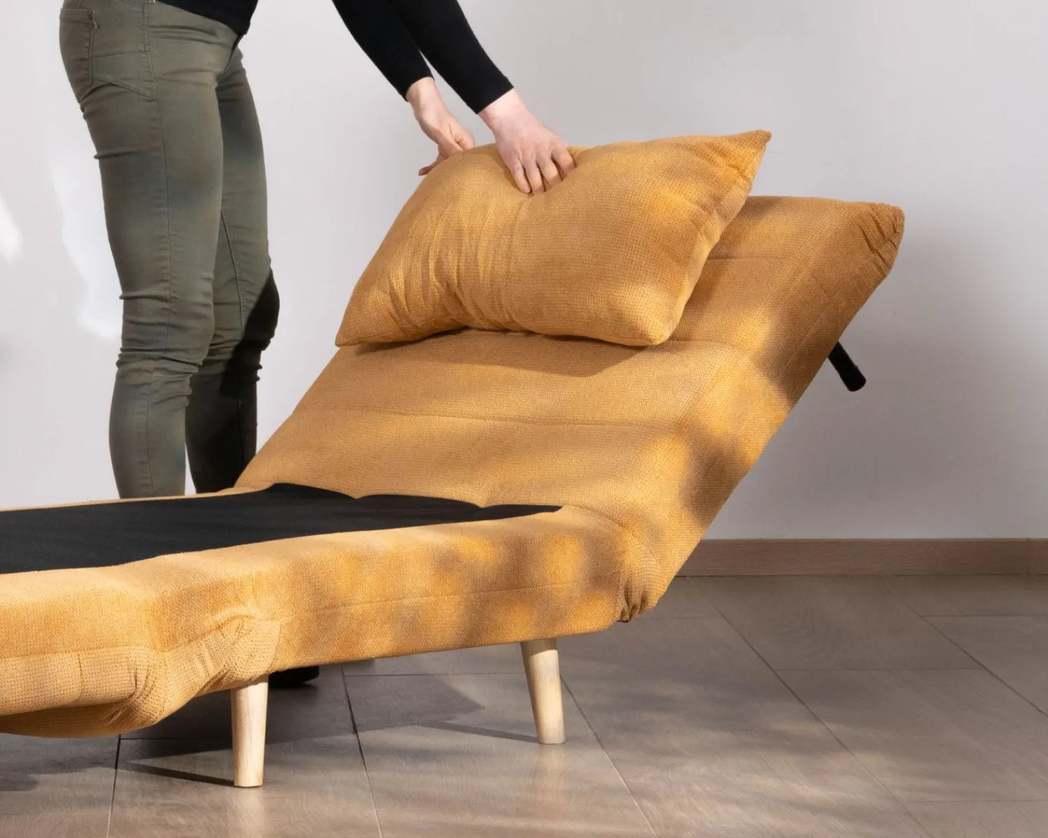 Meuble House Fauteuil cosy convertible "Folda" en tissu jaune moutarde