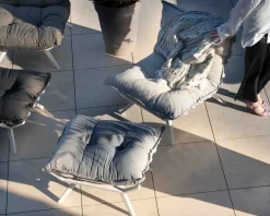 Meuble House Fauteuil de détente en tissu gris clair grand confort avec pouf 
