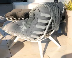 Meuble House Fauteuil de détente en tissu gris clair grand confort avec pouf 