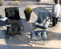 Meuble House Fauteuil de détente en tissu gris clair grand confort avec pouf 