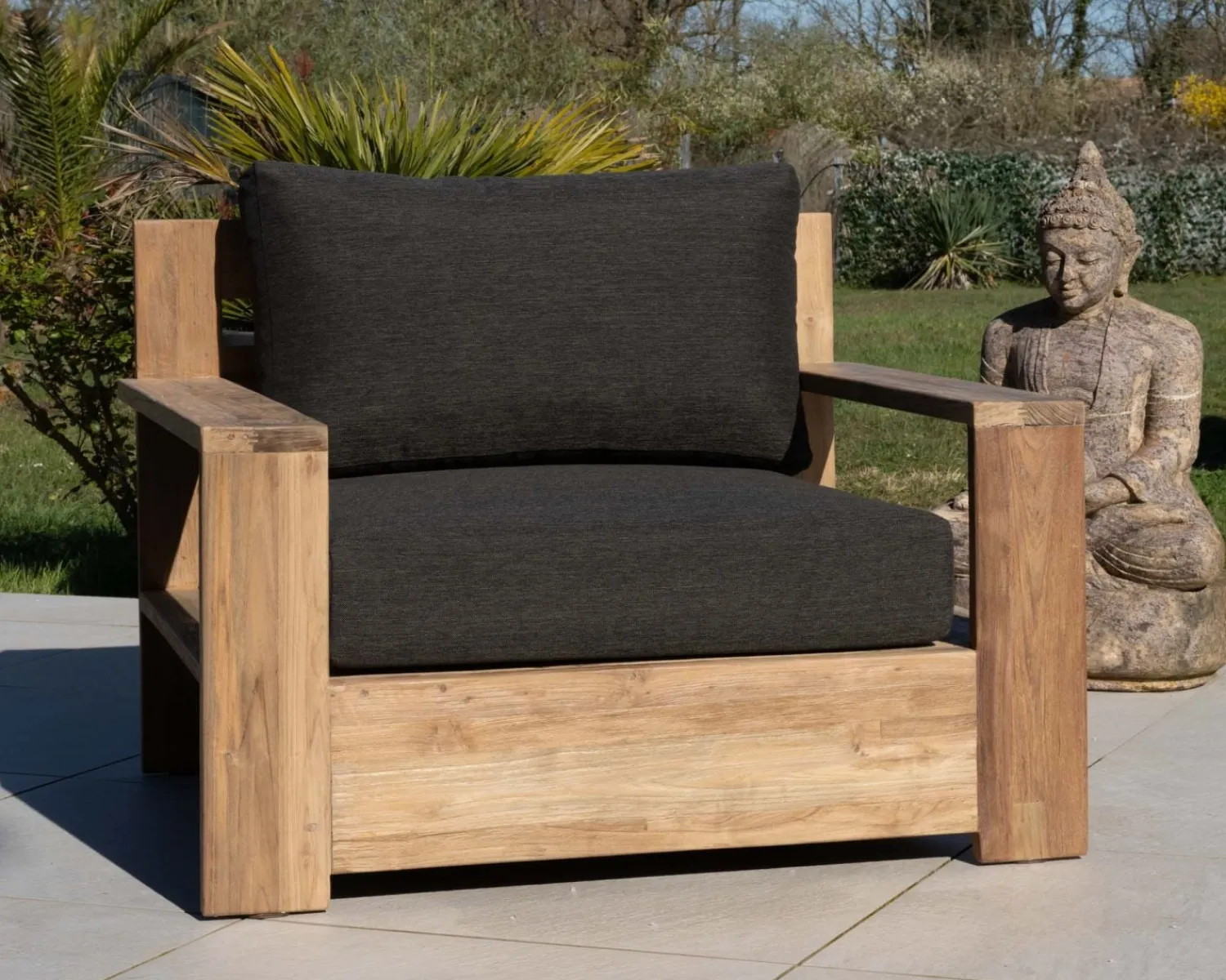 Meuble House Fauteuil de jardin haut de gamme "Zénith" en teck matelassé tissu gris foncé