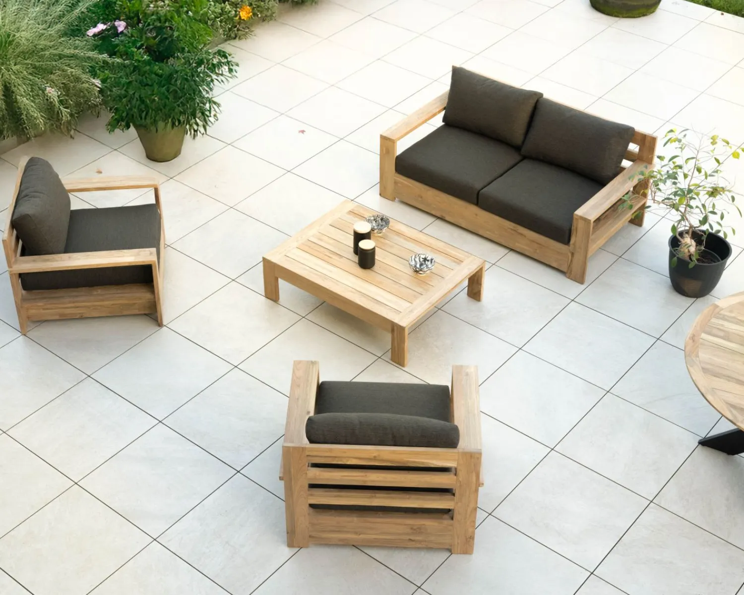 Meuble House Fauteuil de jardin haut de gamme "Zénith" en teck matelassé tissu gris foncé