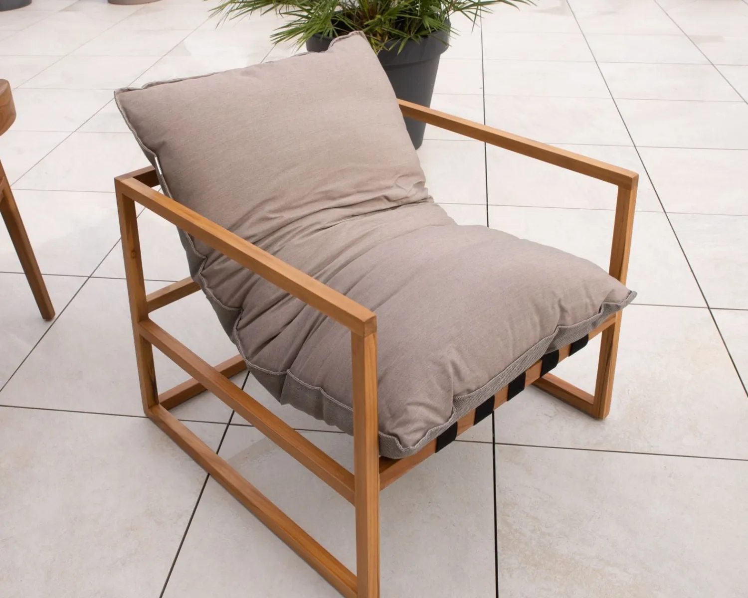 Meuble House Fauteuil de jardin relax teck et tissu Sunbrella Taupe "Maluku Island" Online