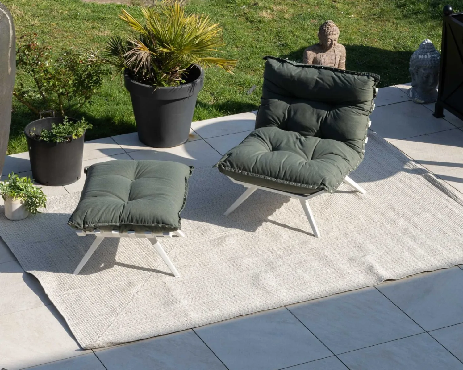 Meuble House Fauteuil de jardin ultra confort en tissu vert kaki avec repose pieds modulaire "Lisca" Best
