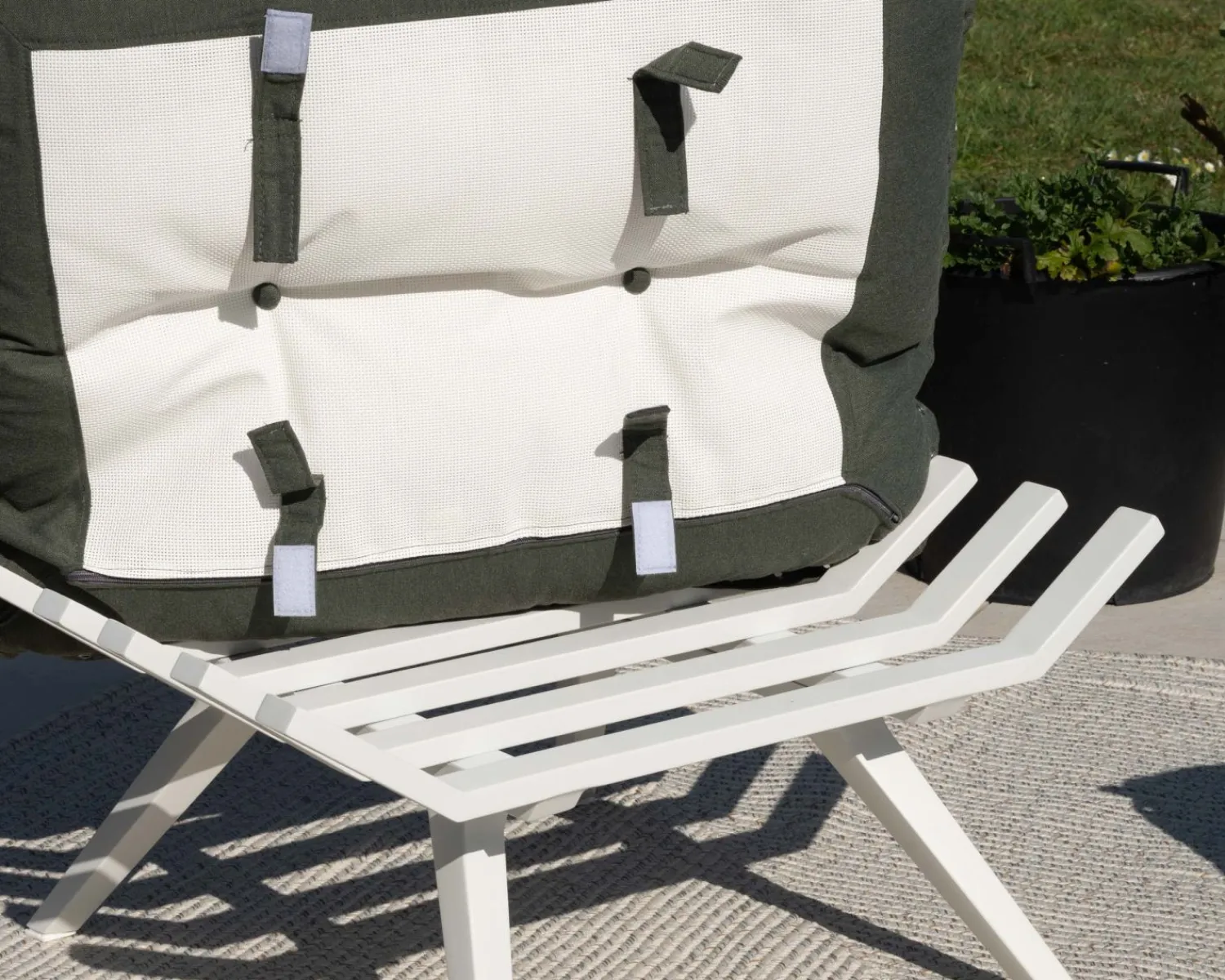 Meuble House Fauteuil de jardin ultra confort en tissu vert kaki avec repose pieds modulaire "Lisca" Best
