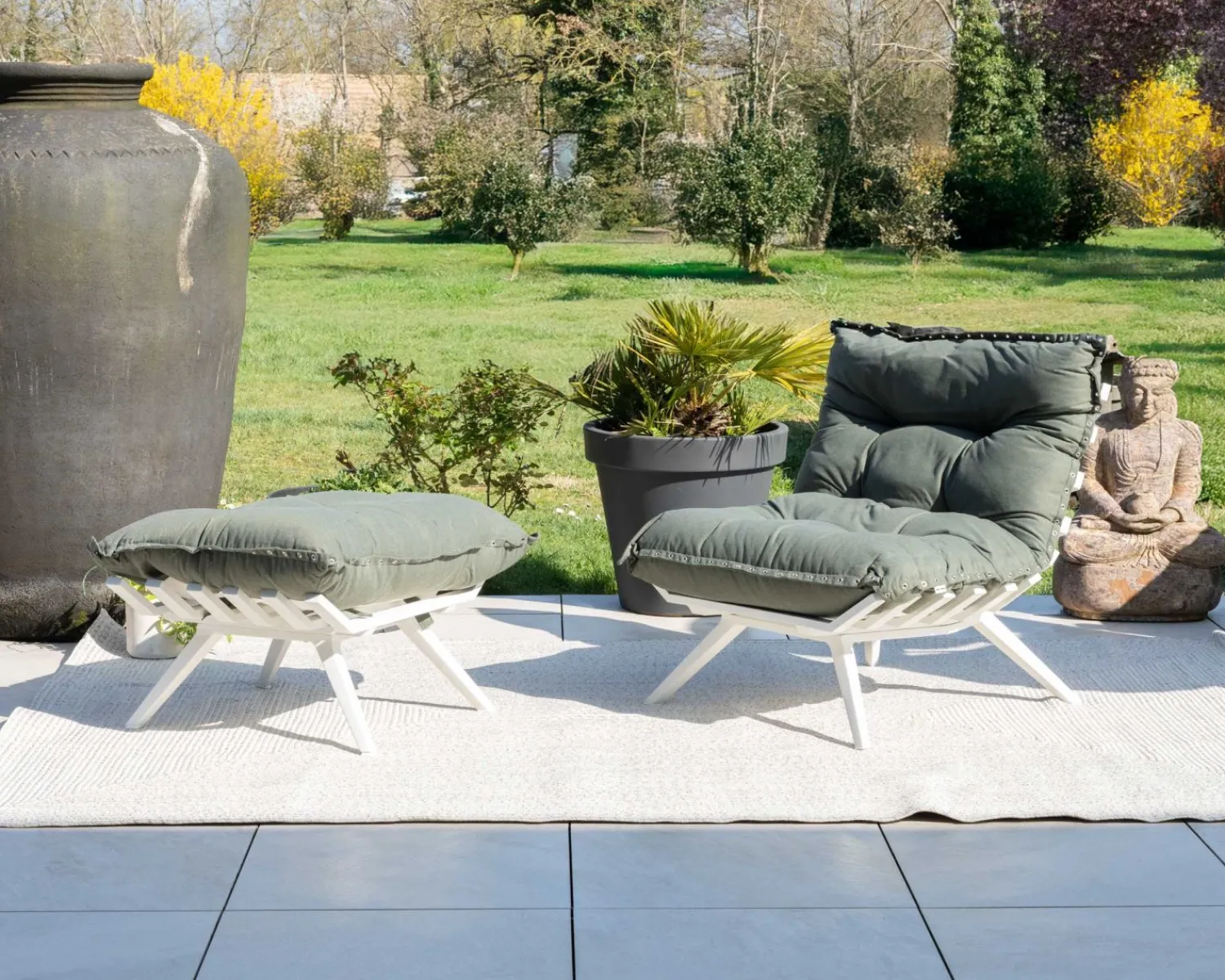 Meuble House Fauteuil de jardin ultra confort en tissu vert kaki avec repose pieds modulaire "Lisca" Best