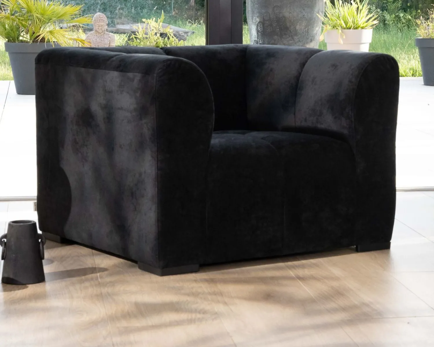 Meuble House Fauteuil design cubique en velours anthracite avec surpiqures "Enjoy Home" Outlet