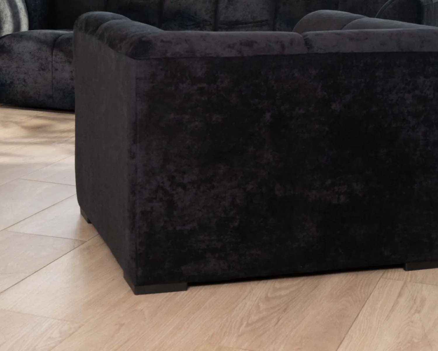 Meuble House Fauteuil design cubique en velours anthracite avec surpiqures "Enjoy Home" Outlet