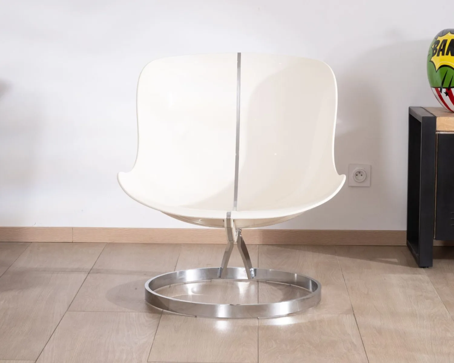Meuble House Fauteuil design pop coque en plexiglass et tissu bouclette vert kaki "AstroPop" Outlet