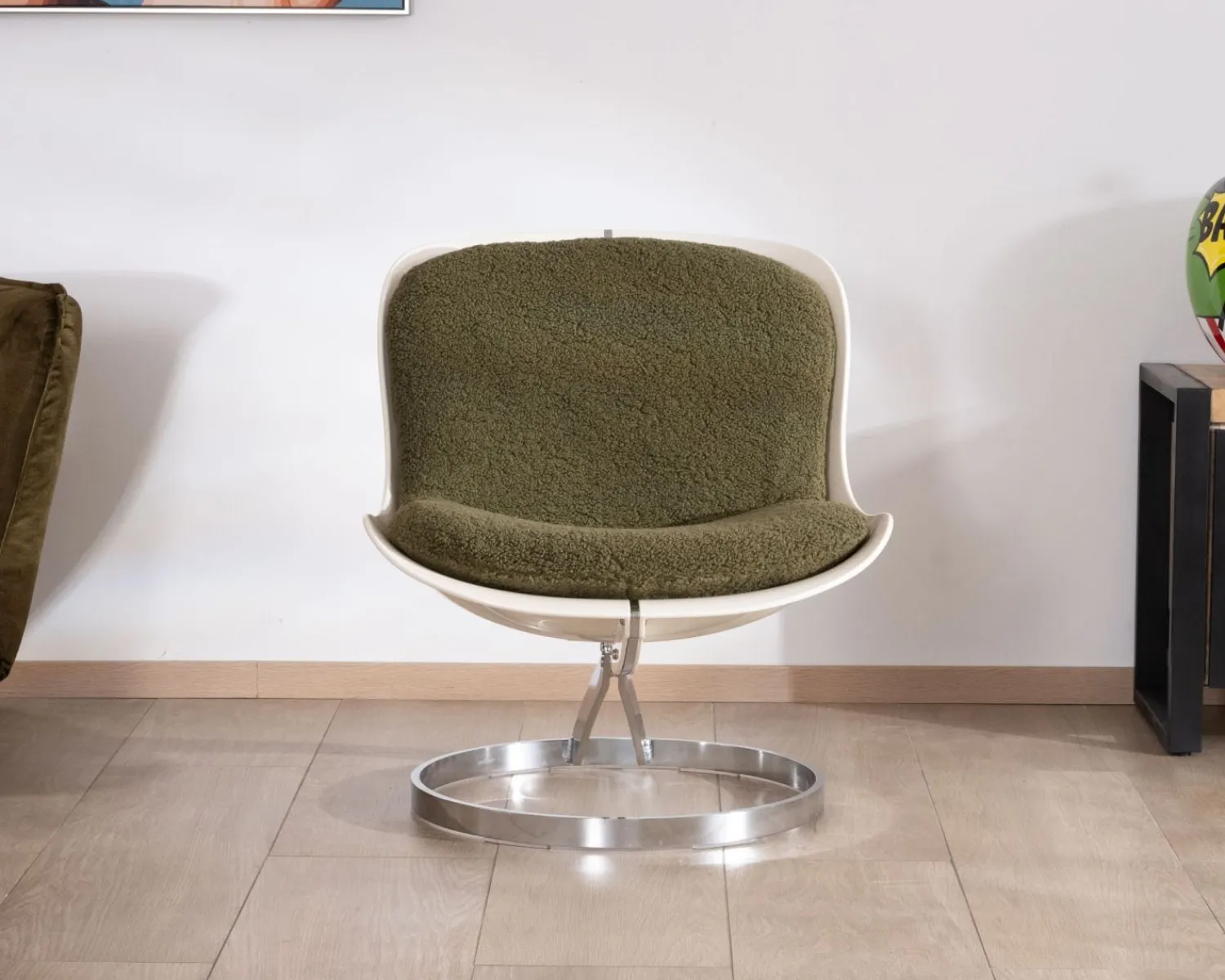 Meuble House Fauteuil design pop coque en plexiglass et tissu bouclette vert kaki "AstroPop" Outlet