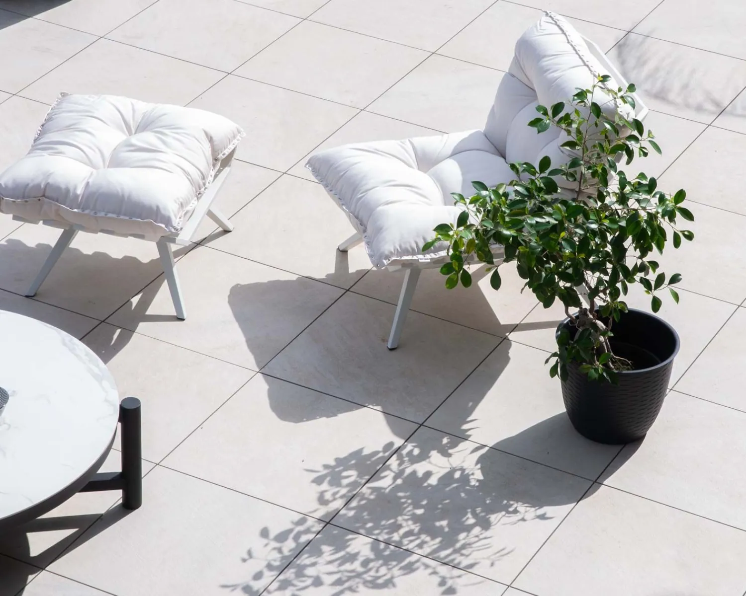 Meuble House Fauteuil d'extérieur blanc avec repose-pieds modulaire structure aluminium blanche "Lisca" Hot