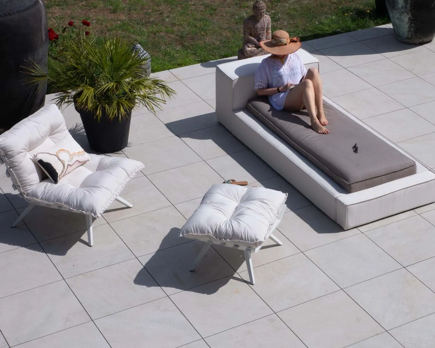 Meuble House Fauteuil d'extérieur blanc avec repose-pieds modulaire structure aluminium blanche "Lisca" Hot