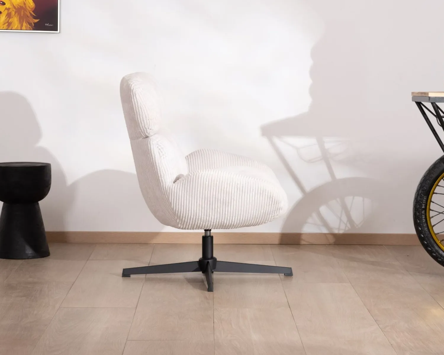 Meuble House Fauteuil enveloppant en tissu blanc et pied pivotant en métal "Bissett" Discount