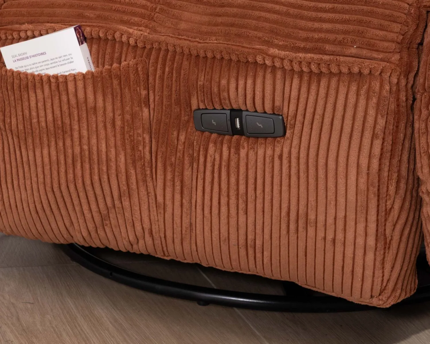 Meuble House Fauteuil enveloppant en velours côtelé terracotta "Cascada" rotatif avec repose-pieds relevable Sale