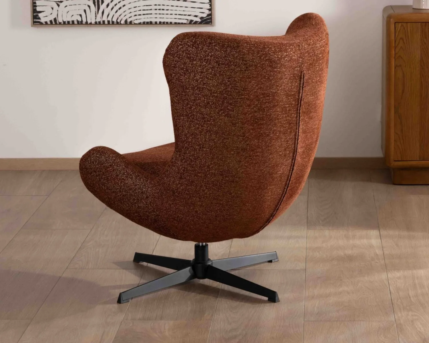 Meuble House Fauteuil enveloppant et pivotant esprit cocooning et rétro "Calista" en tissu bouclette terracotta