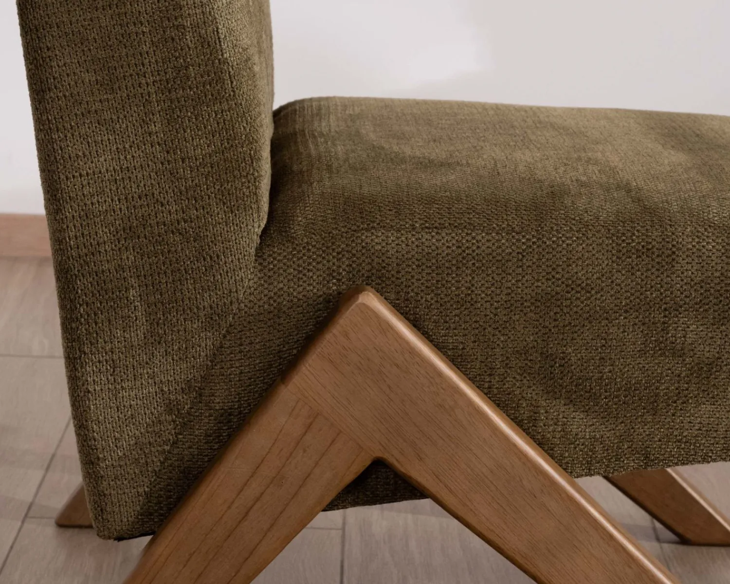 Meuble House Fauteuil esprit vintage en tissu vert kaki clair "Tolga" pieds boomerang en bois Clearance