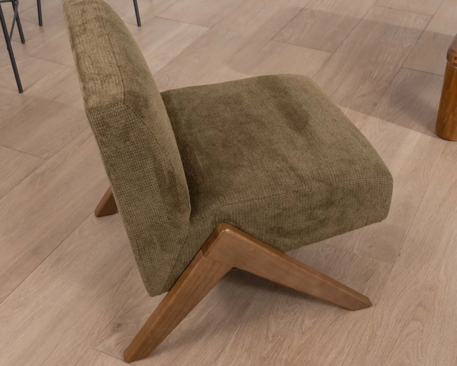 Meuble House Fauteuil esprit vintage en tissu vert kaki clair "Tolga" pieds boomerang en bois Clearance