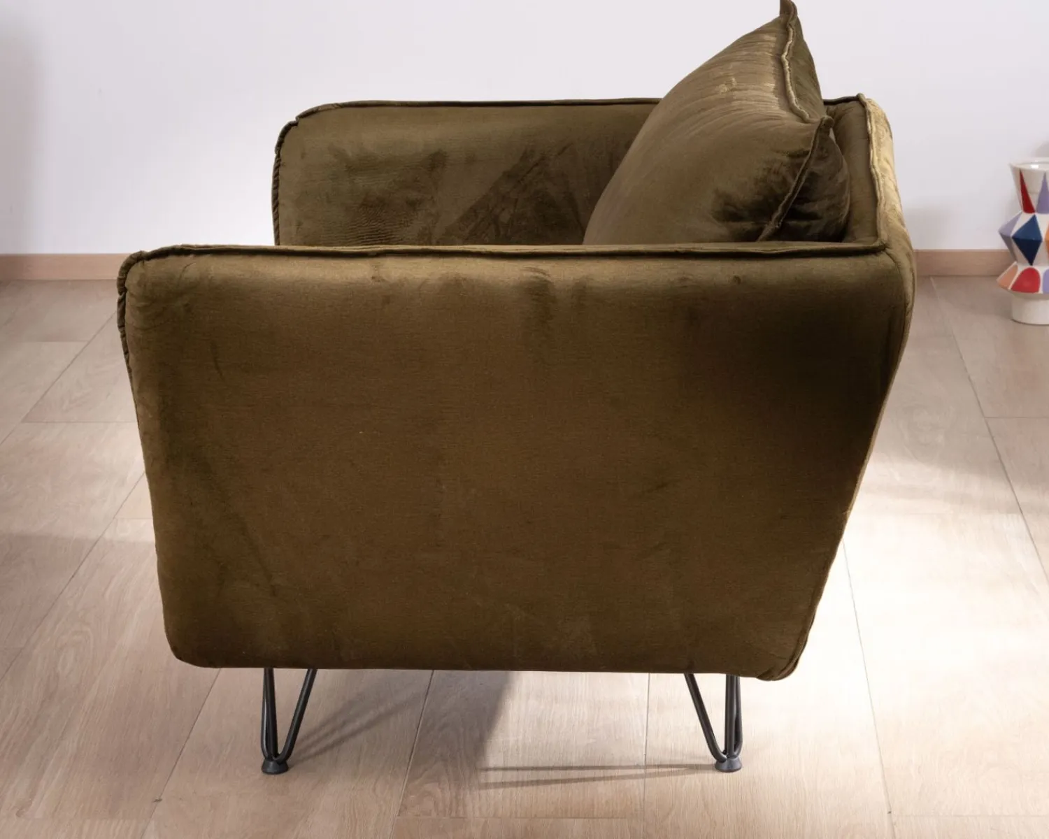 Meuble House Fauteuil kaki tissu ultra doux design vintage "Hasting" Best