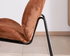 Meuble House Fauteuil lounge design en velours côtelé rouille 