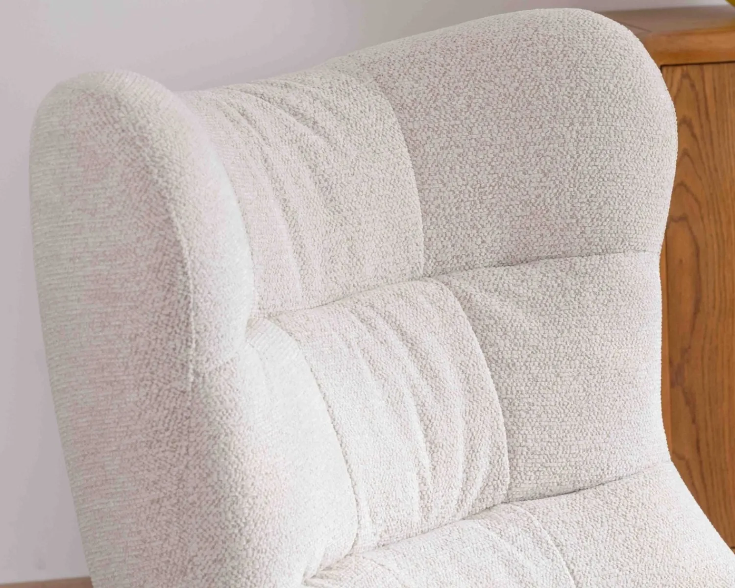 Meuble House Fauteuil pivotant cocooning en tissu bouclette blanc cassé "Calista" forme enveloppante